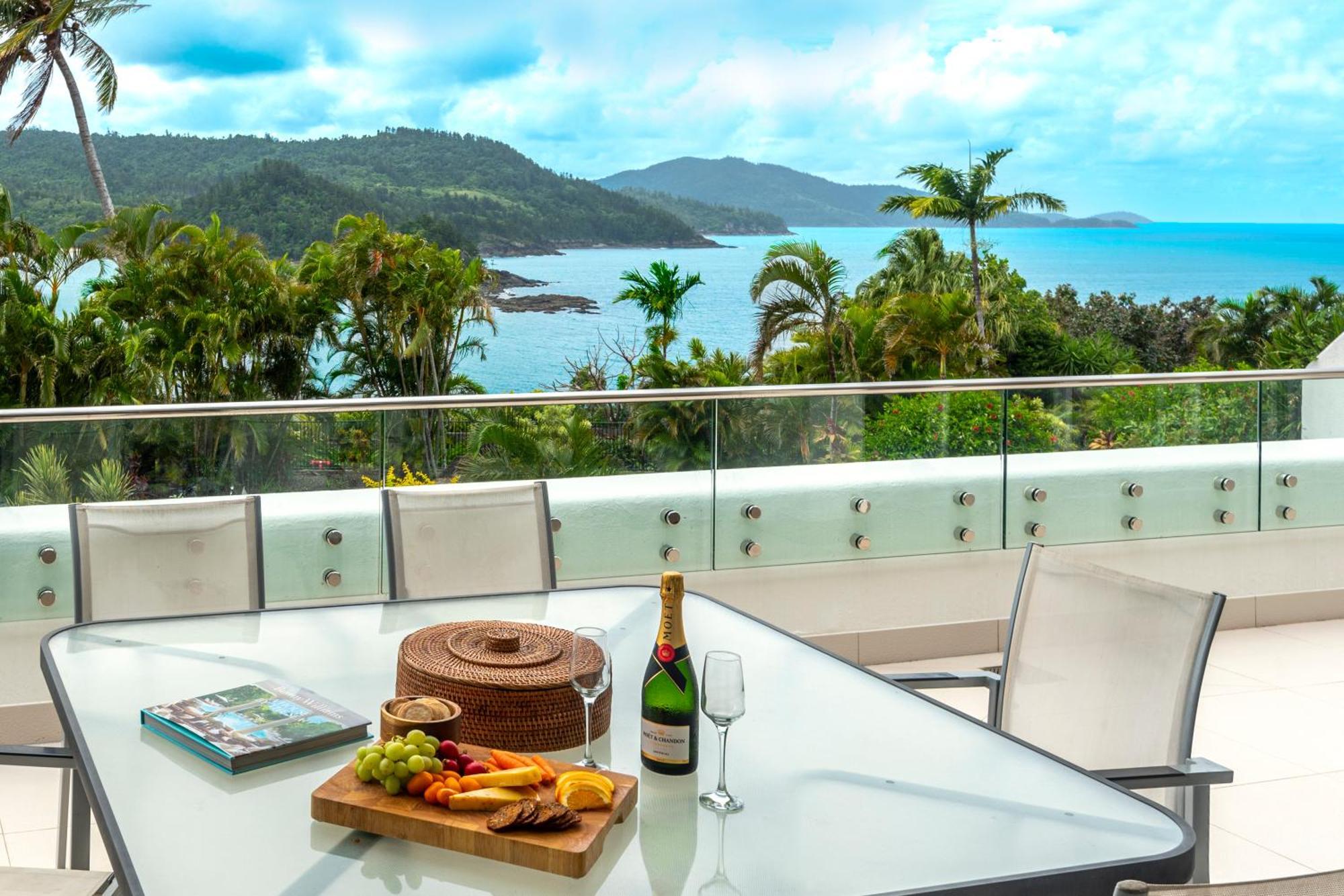 Bella Vista East 4 Oceanview, Golf Buggy, Valet Service & Shared Pool *