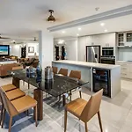 Yacht Harbour Tower 2, Hamilton Island - Million Dollar Views, Buggy & Valet Service