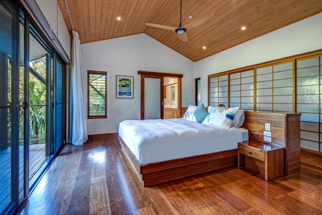 Iluka Ocean Haven: Luxury With Infinity Pool And Golf Buggies Holiday home *