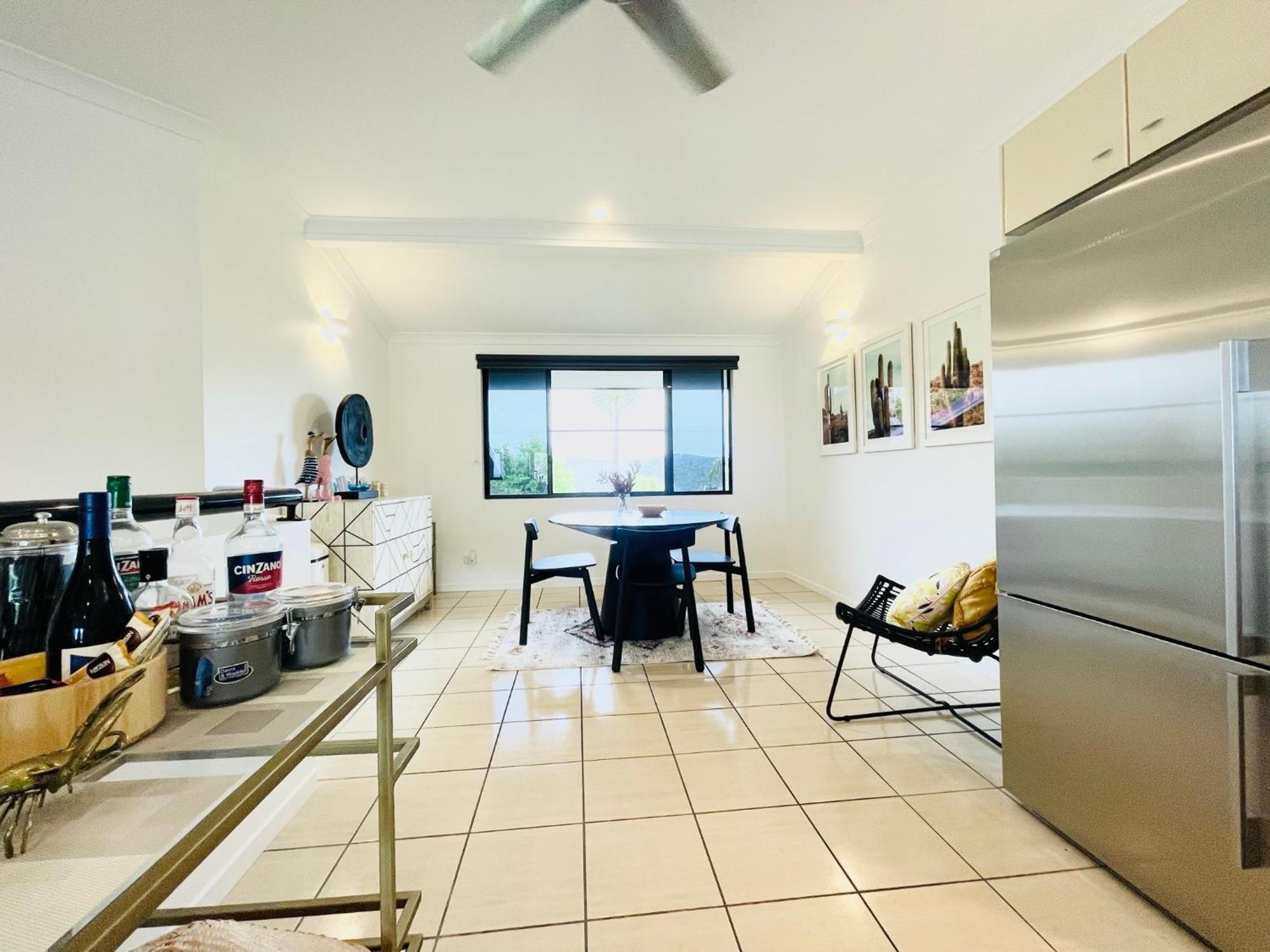 Holiday home Ocean View Island 2-bedroom Townhouse Buggy Valet Service Extra Queen Air Bed *