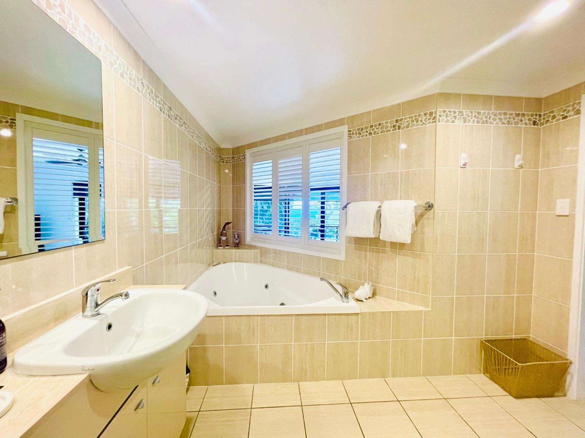 Ocean View Island 2-bedroom Townhouse Buggy Valet Service Extra Queen Air Bed Holiday home