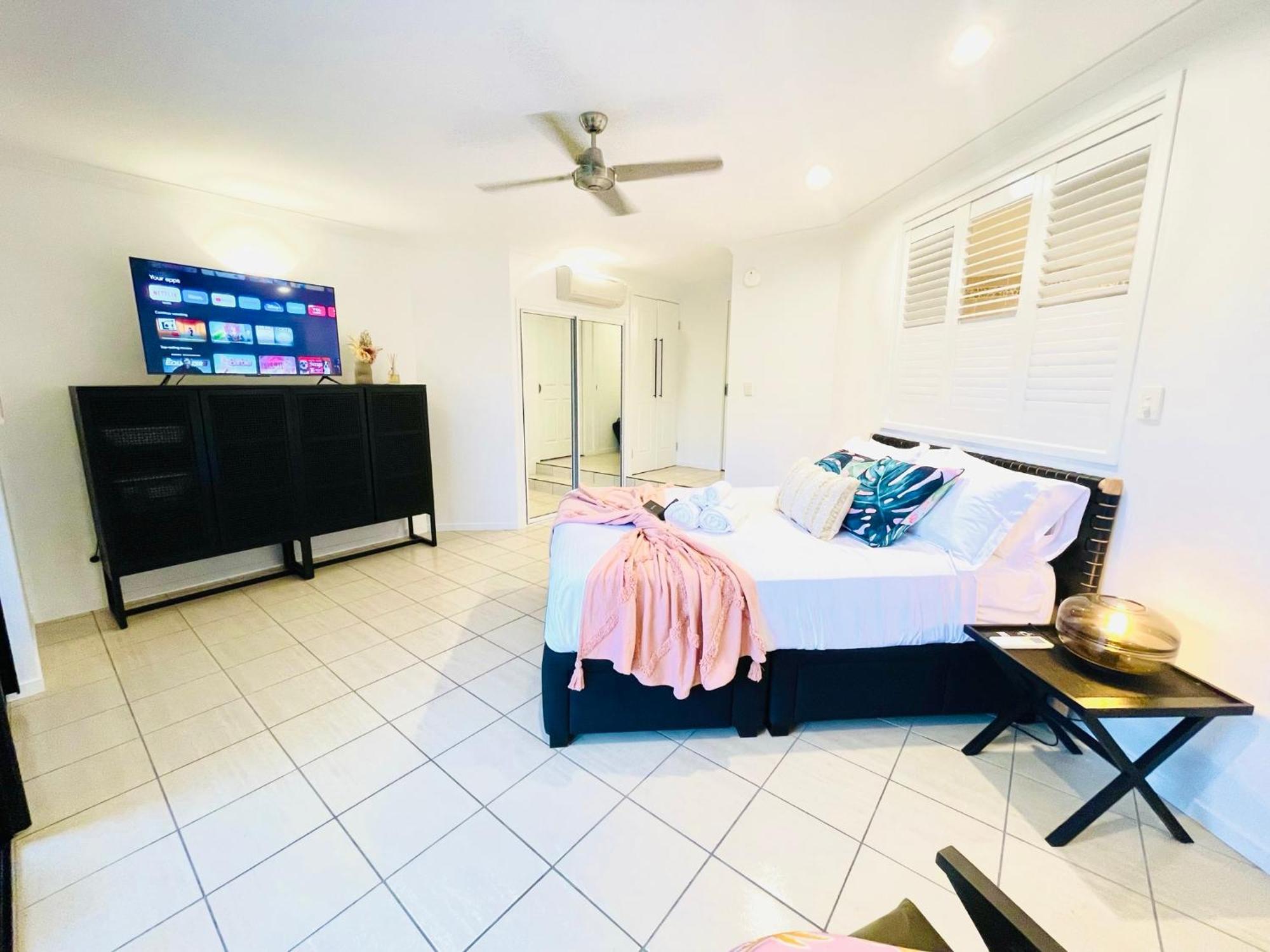 Holiday home Ocean View Island 2-bedroom Townhouse Buggy Valet Service Extra Queen Air Bed