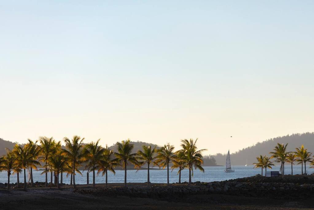 Pavillions 17 Waterfront With Private Pool And Buggy Apartment *