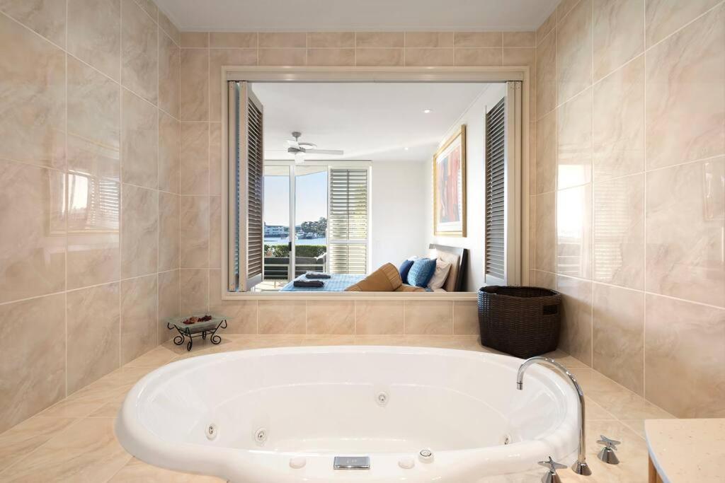 Apartment Pavillions 17 Waterfront With Private Pool And Buggy