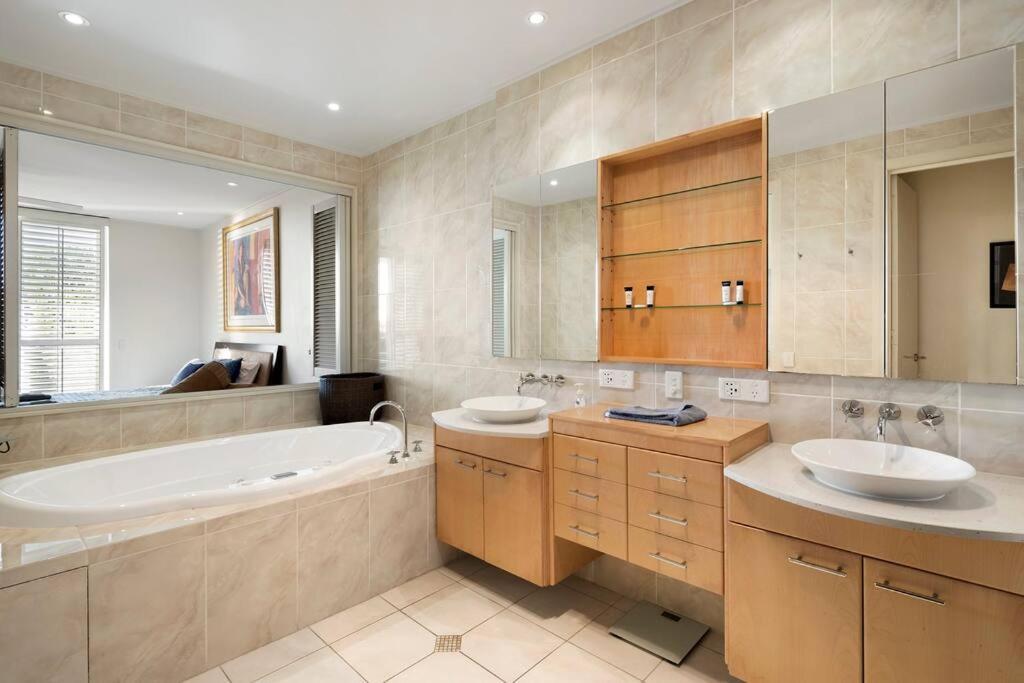 Apartment Pavillions 17 Waterfront With Private Pool And Buggy *