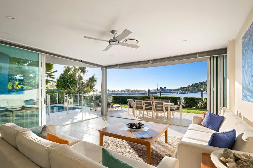 Pavillions 17 Waterfront With Private Pool And Buggy